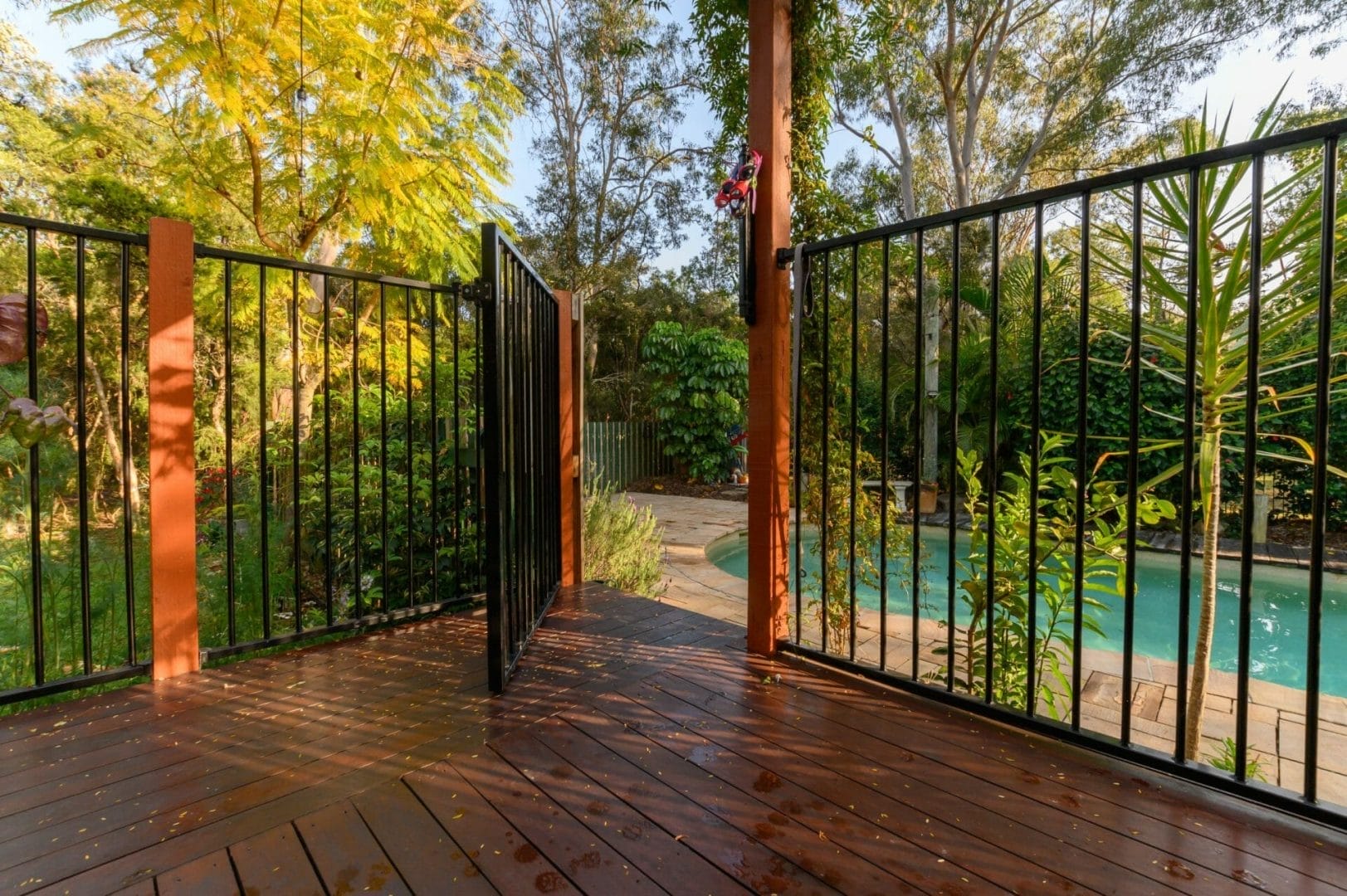 Fencing,Around,Home,Swimming,Pool