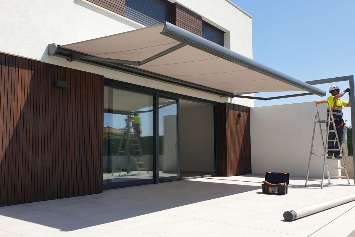 Installation de stores bannes au Cabot